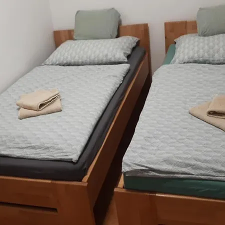 V Centre Mesta Apartament *